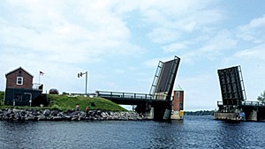 North Hero-Grand Isle drawbridge in action