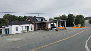 Canada border crossing in Norton