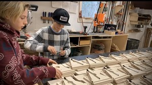 Pomerantz's sons assemble birdhouse kits