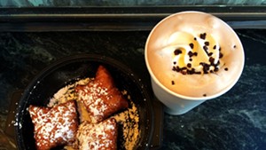 Beignets and hot chocolate at Leunig's Petit Bijou