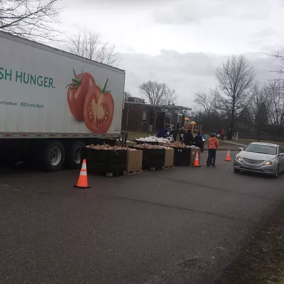 Image: Vermont Foodbank and Others Get the Food Out to Those In Need