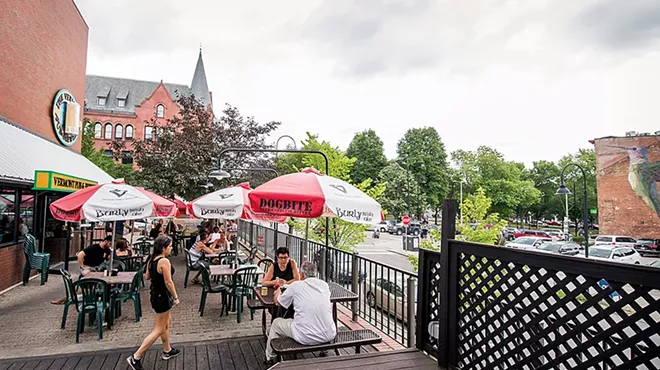 Image: Where to Dine Outdoors in the Burlington Area